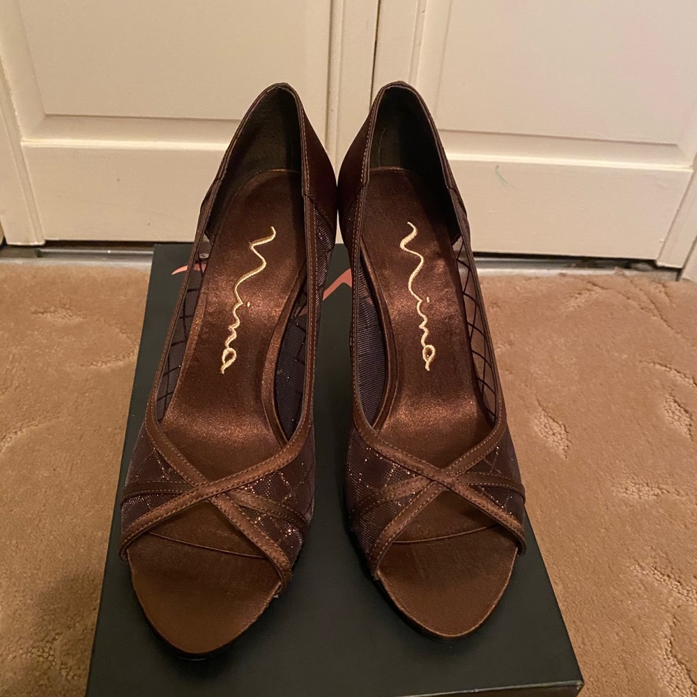 Nina D’Orsay Floria Bronze heels. Like new with box. Women’s size 6.